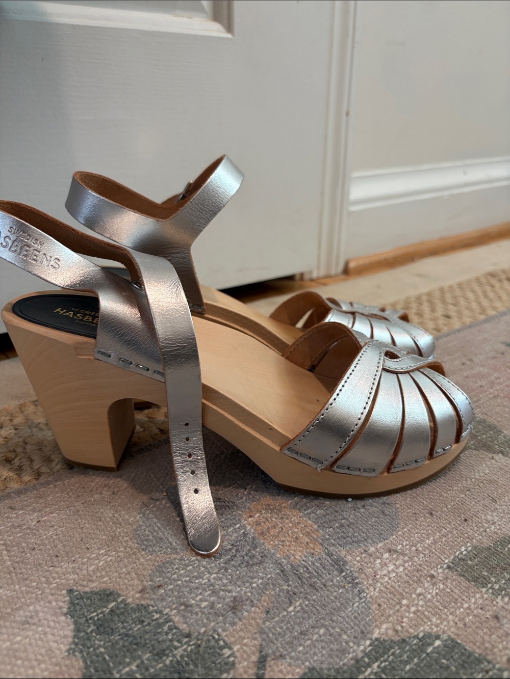Swedish Hasbeens Metallic Silver Leather Clogs - Picture 2 of 4